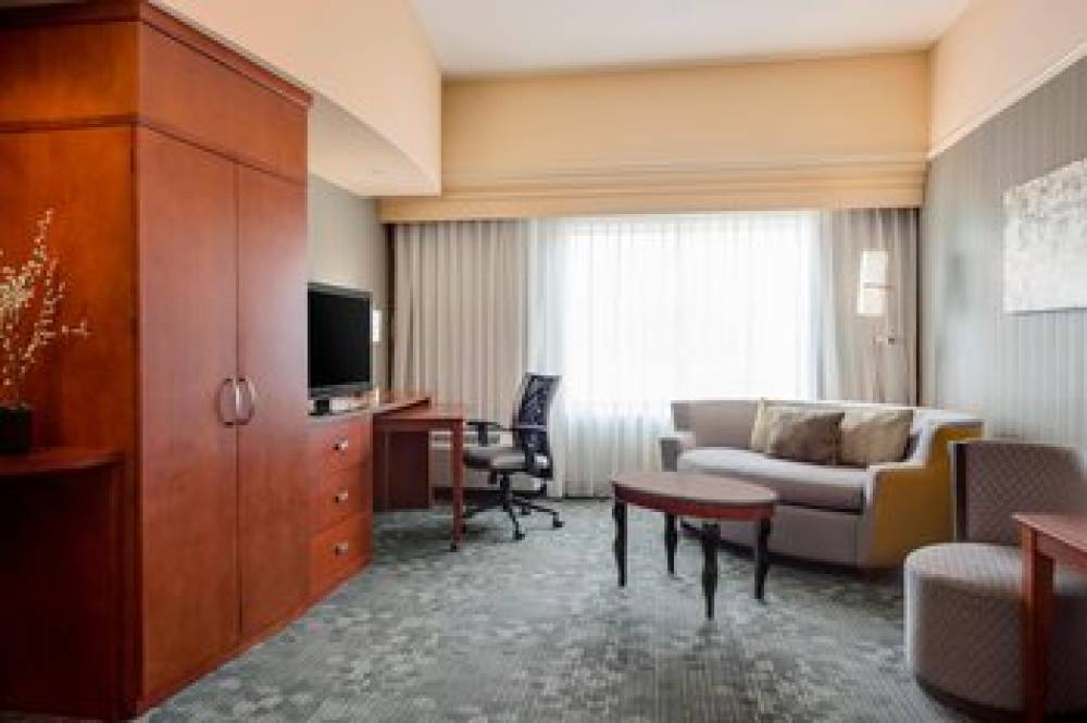 Courtyard By Marriott Columbia 9