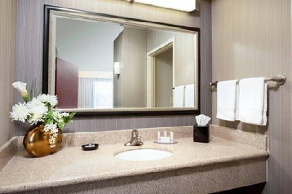 Courtyard By Marriott Columbia 7