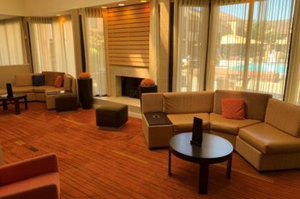 Courtyard By Marriott Columbus 4