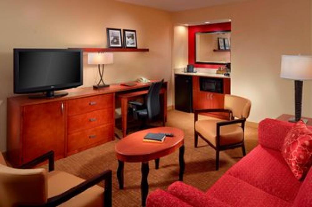 Courtyard By Marriott Columbus 10