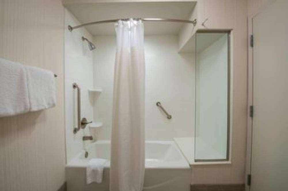 Courtyard By Marriott Columbus 7