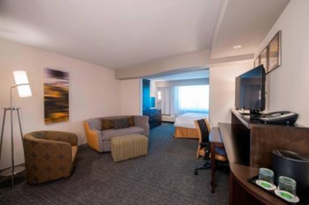 Courtyard By Marriott Columbus 8