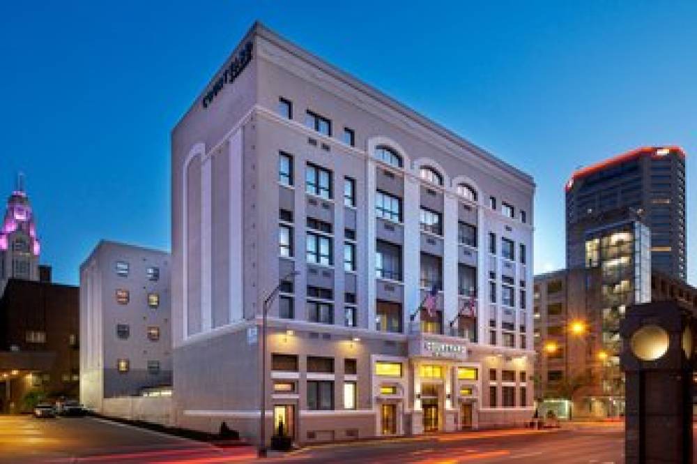 Courtyard By Marriott Columbus Downtown 2