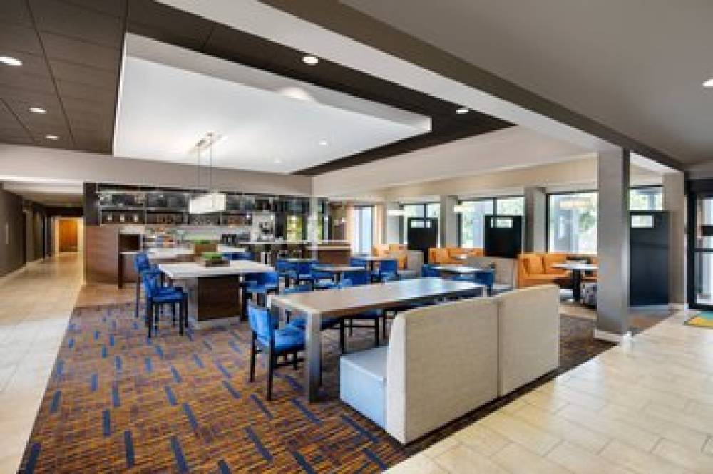 Courtyard By Marriott Dallas Addison Midway 4