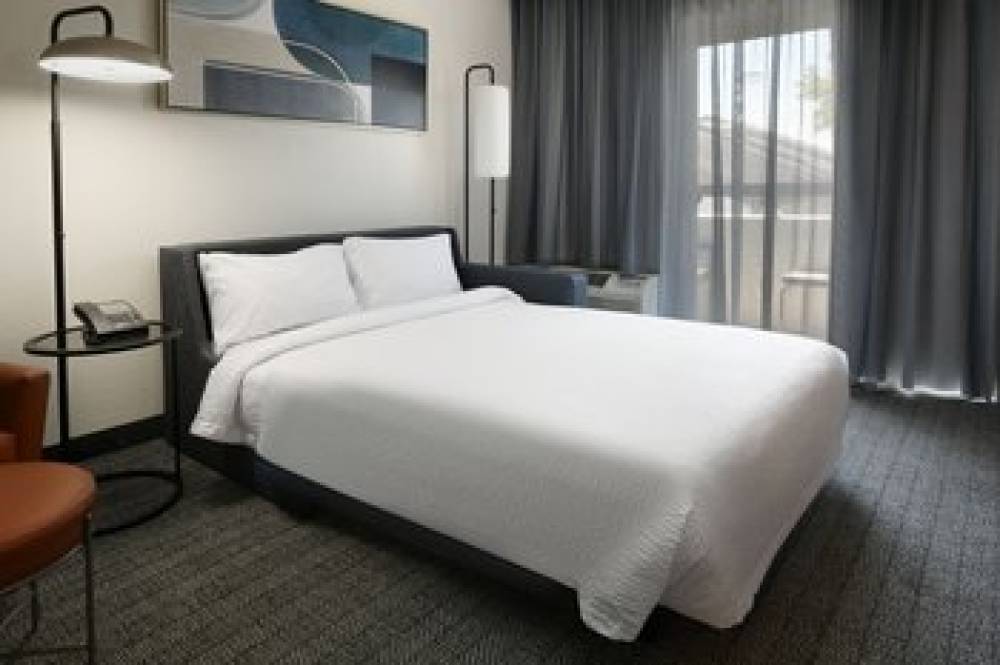 Courtyard By Marriott Dallas Las Colinas 8