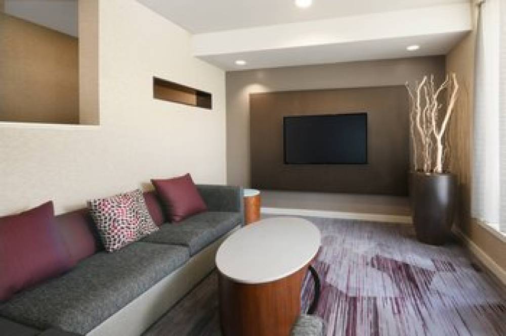 Courtyard By Marriott Dallas Las Colinas 5