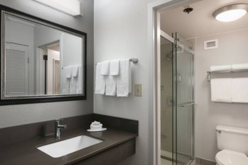 Courtyard By Marriott Dallas Las Colinas 10