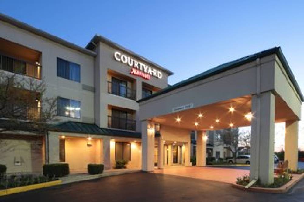 Courtyard By Marriott Dayton North 2