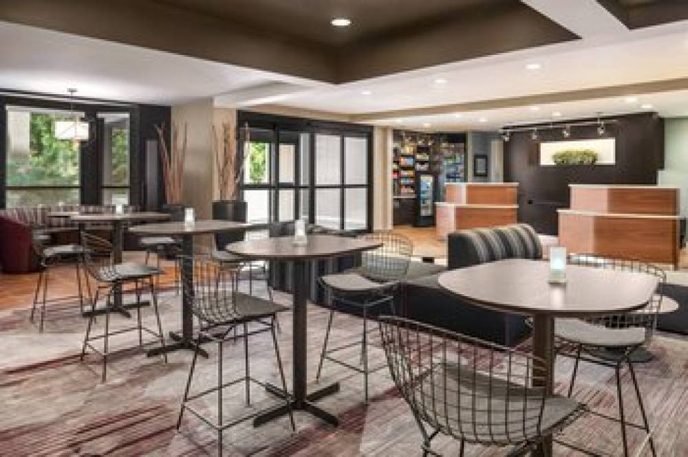 Courtyard By Marriott Dayton North 5