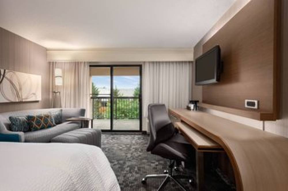 Courtyard By Marriott Dayton North 7