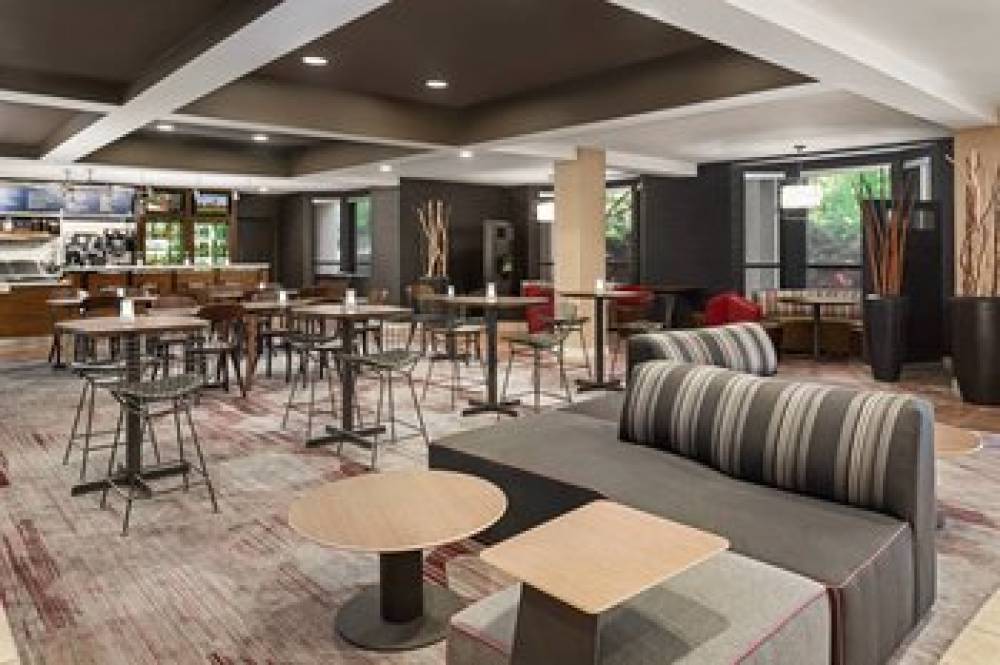 Courtyard By Marriott Dayton North 4