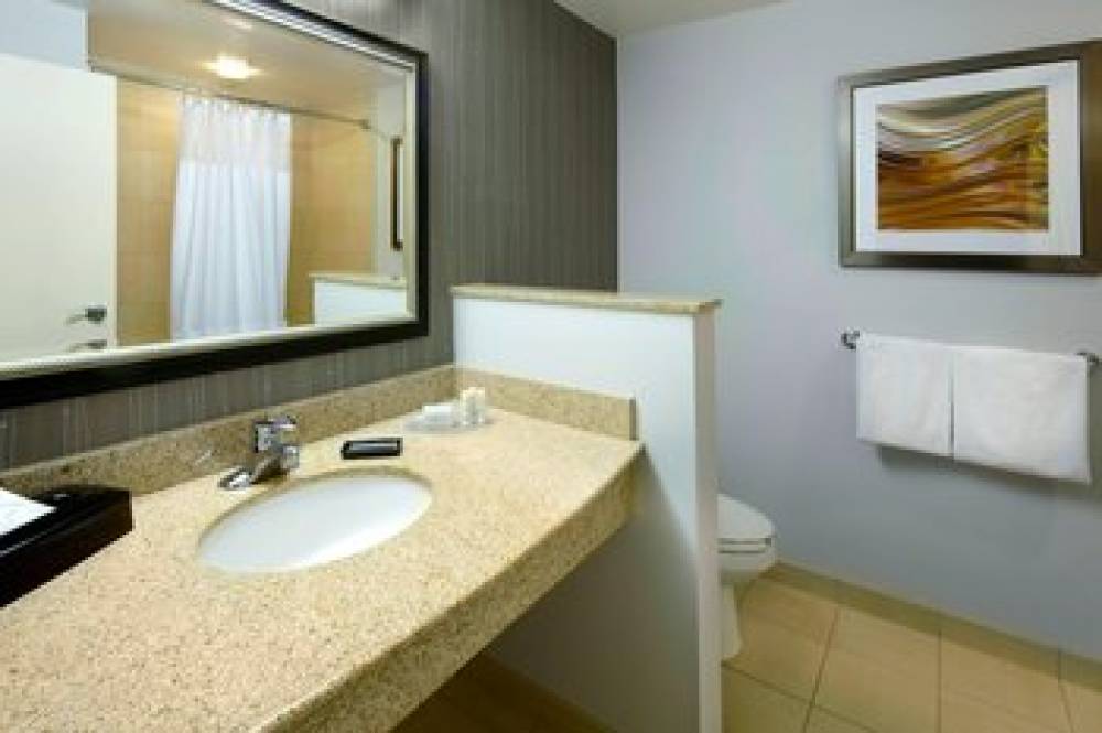 Courtyard By Marriott Dayton-University Of Dayton 6