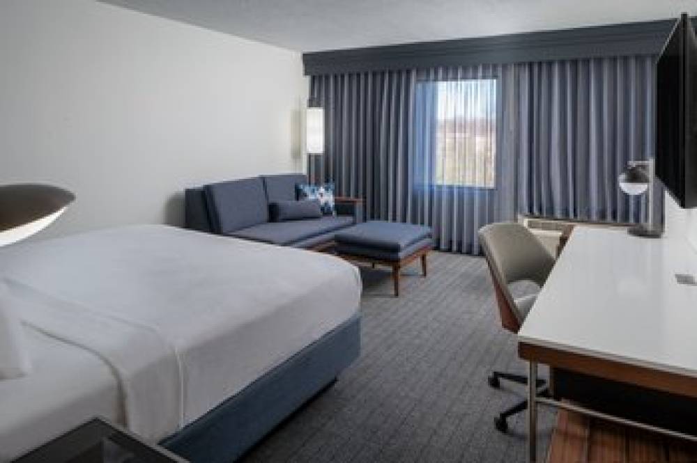 Courtyard By Marriott Decatur 5