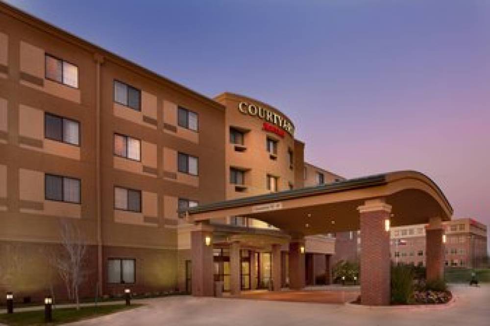 Courtyard By Marriott Denton 2