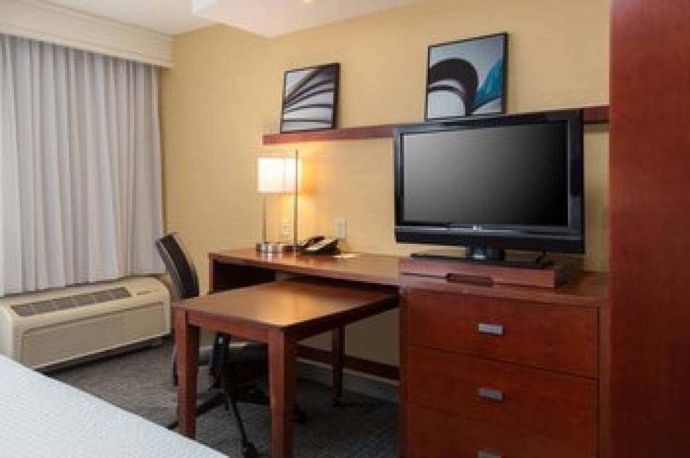 Courtyard By Marriott Des Moines West-Jordan Creek 10