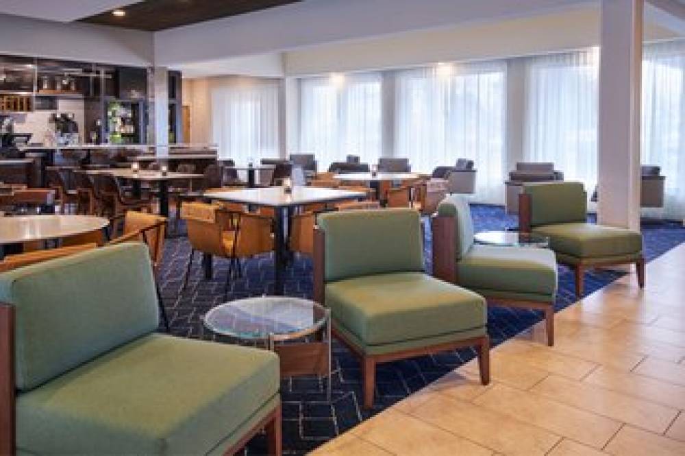 Courtyard By Marriott Detroit Livonia 4