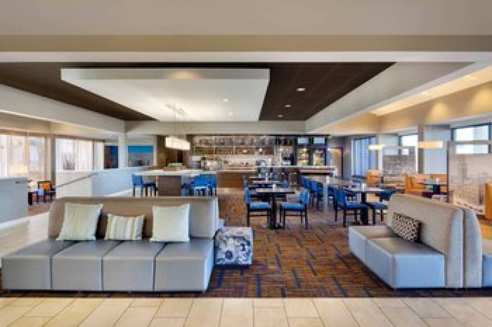 Courtyard By Marriott Detroit Southfield 5