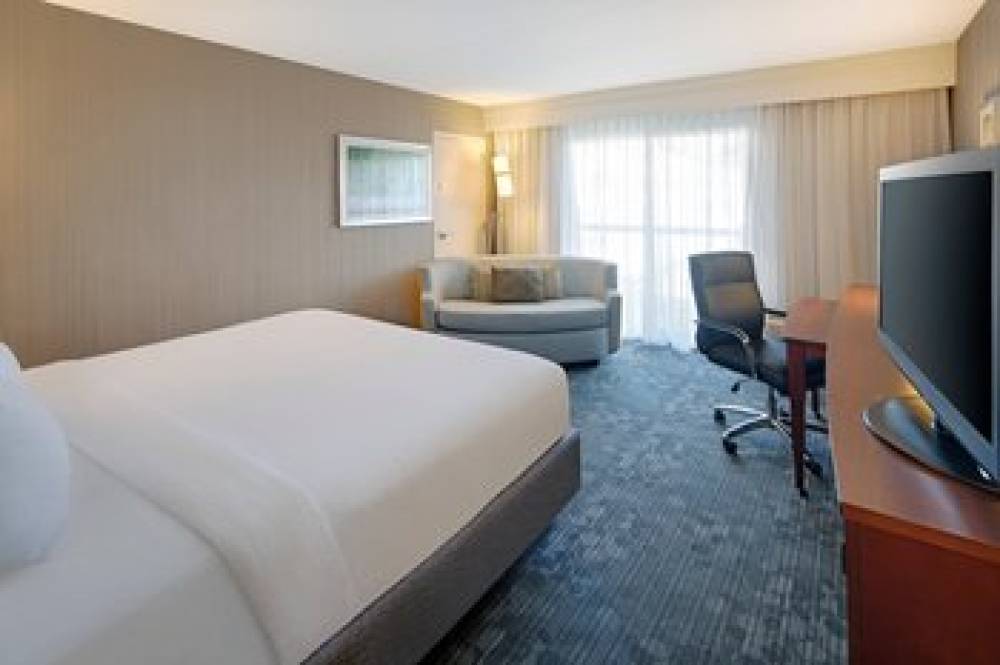 Courtyard By Marriott Detroit Southfield 10