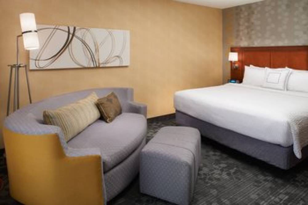 Courtyard By Marriott Detroit Warren 8