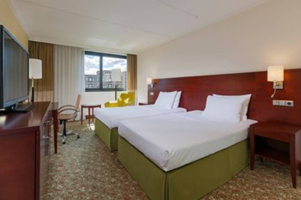 Courtyard By Marriott Duesseldorf Seestern 3