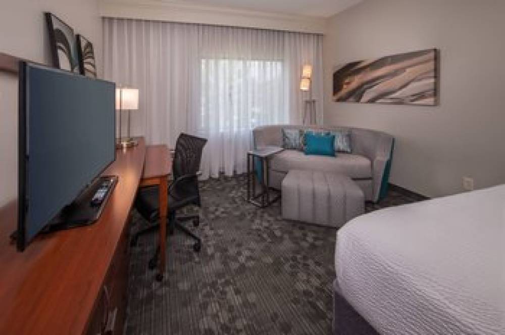 Courtyard By Marriott Dulles Town Center 7