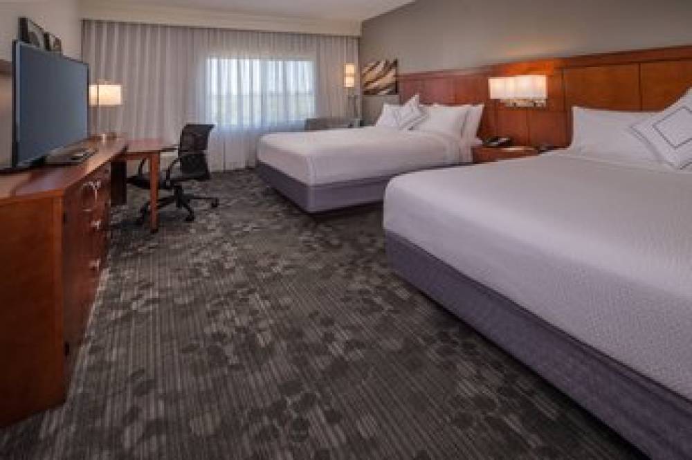 Courtyard By Marriott Dulles Town Center 5