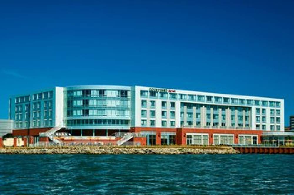 Courtyard By Marriott Erie Bayfront 2