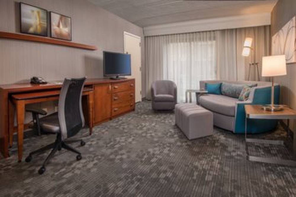 Courtyard By Marriott Fairfax Fair Oaks 10