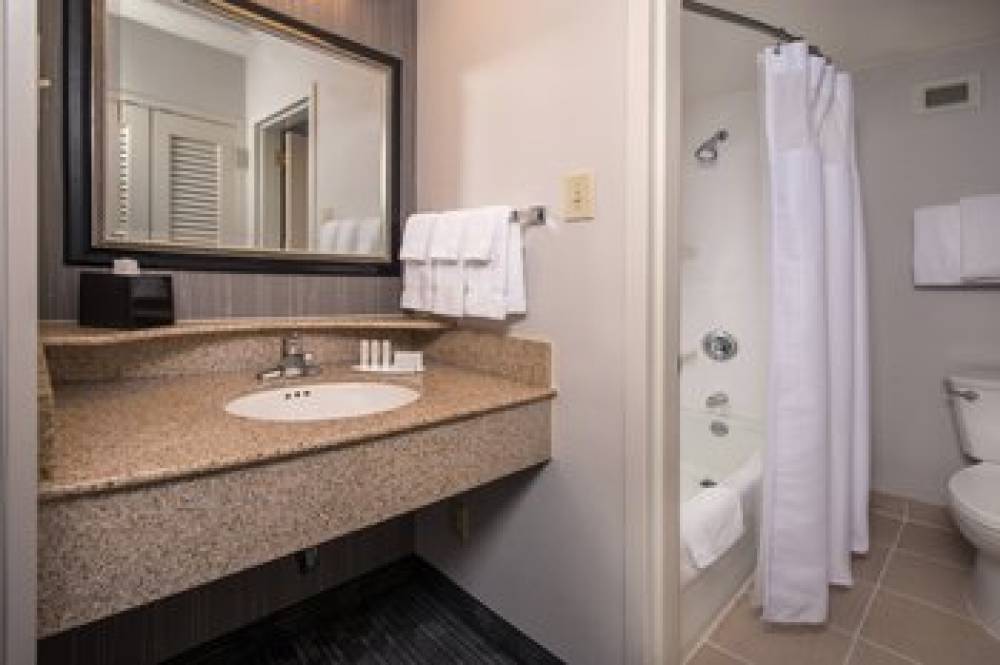 Courtyard By Marriott Fairfax Fair Oaks 9