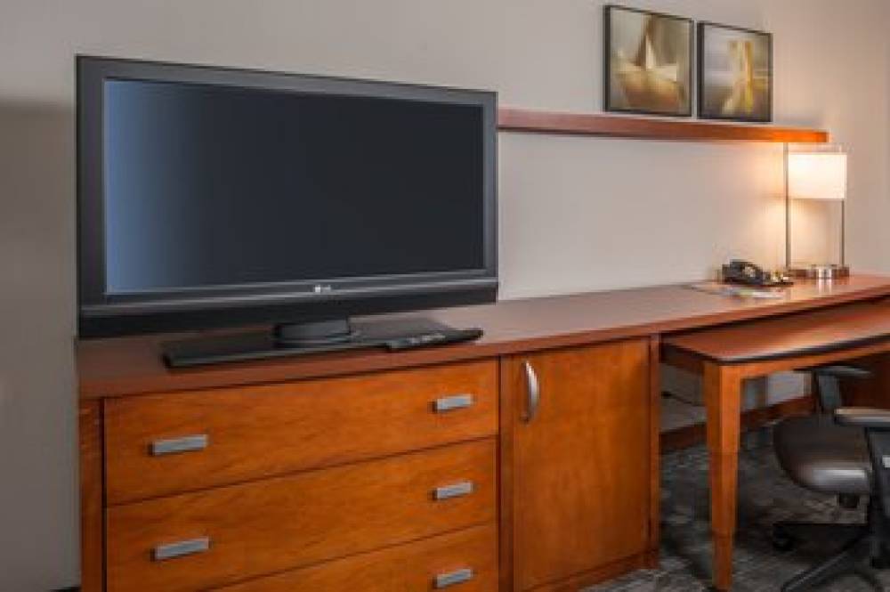 Courtyard By Marriott Fairfax Fair Oaks 8