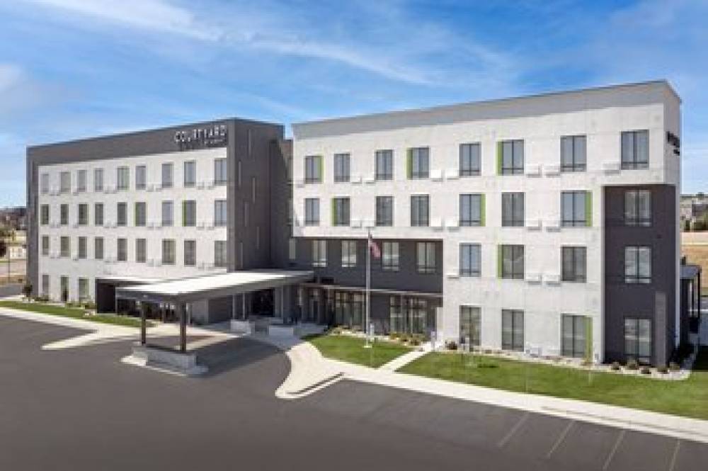 Courtyard By Marriott Fargo 1