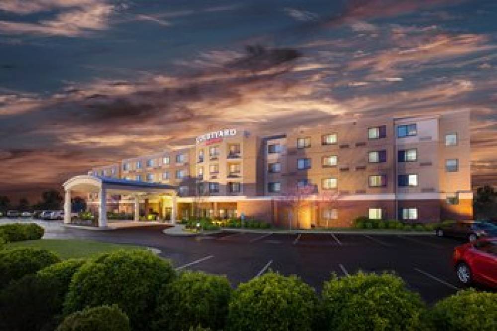 Courtyard By Marriott Fayetteville