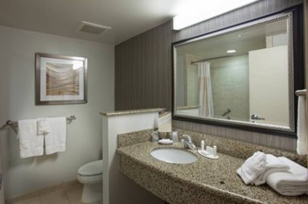 Courtyard By Marriott Fayetteville 7