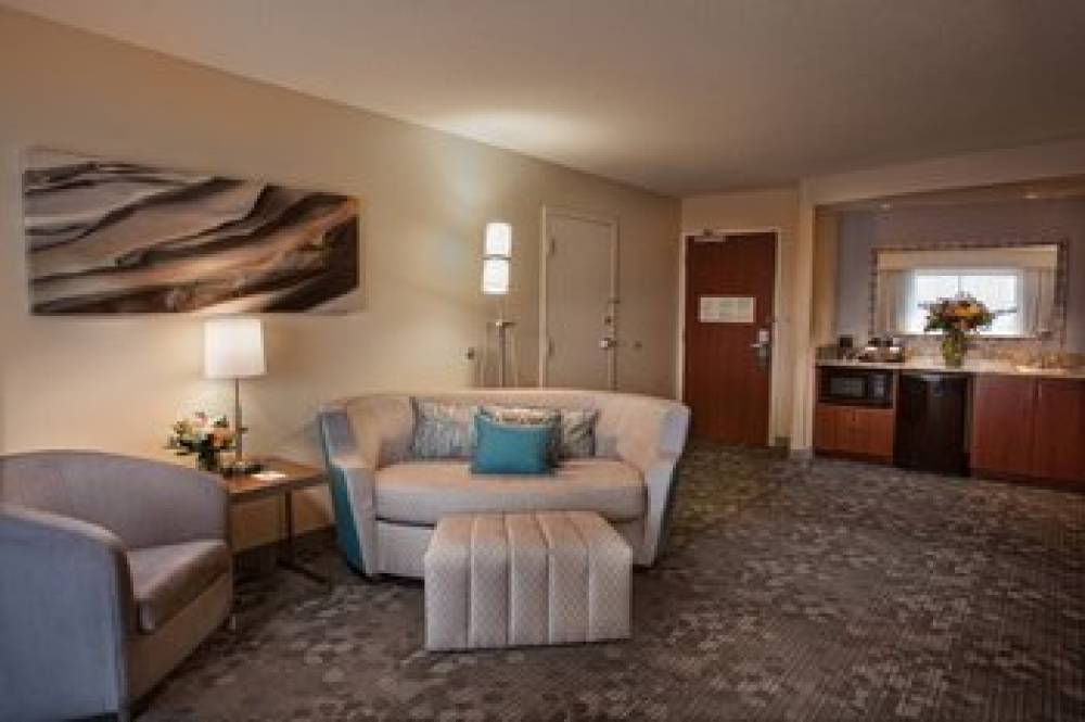 Courtyard By Marriott Fayetteville 10