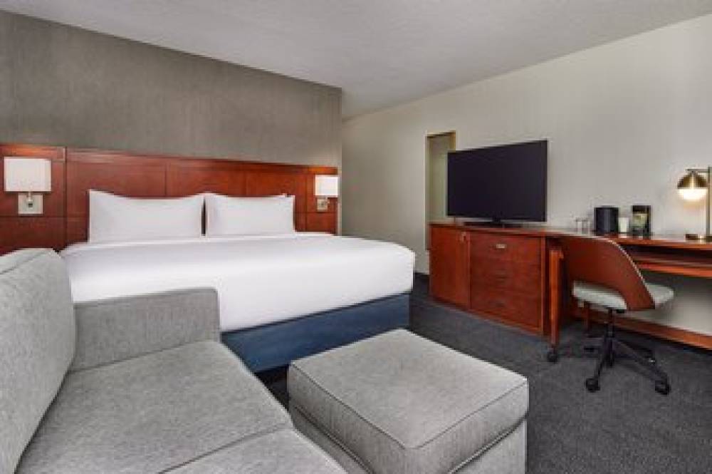 Courtyard By Marriott Fort Collins 7