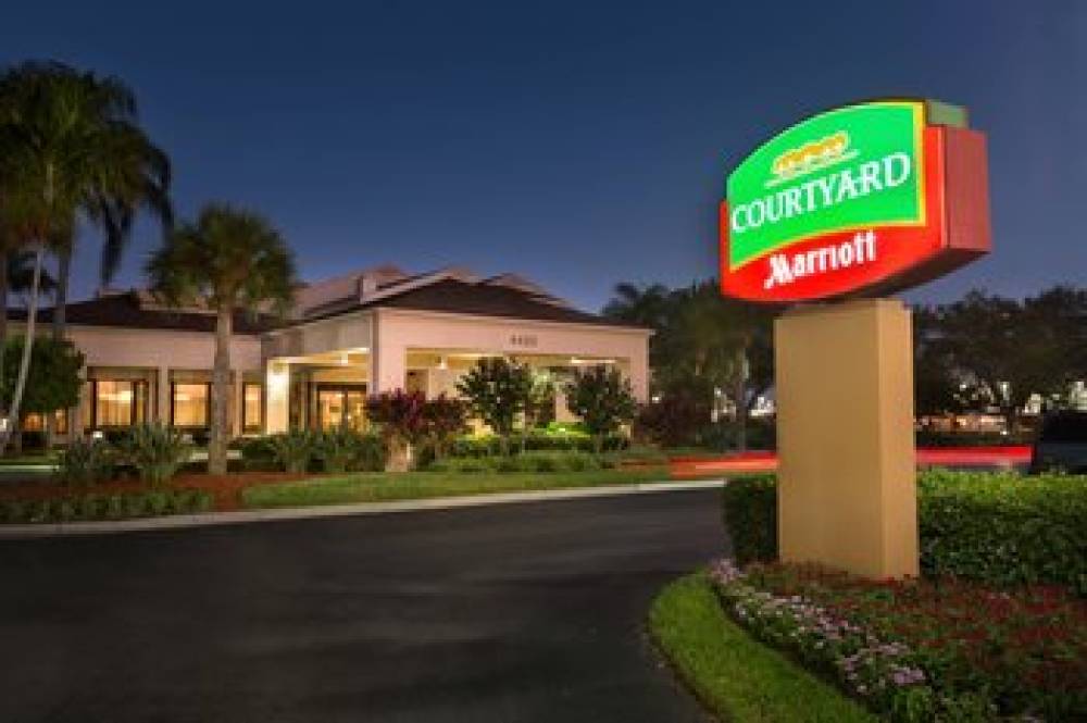 Courtyard By Marriott Fort Myers Cape Coral 3