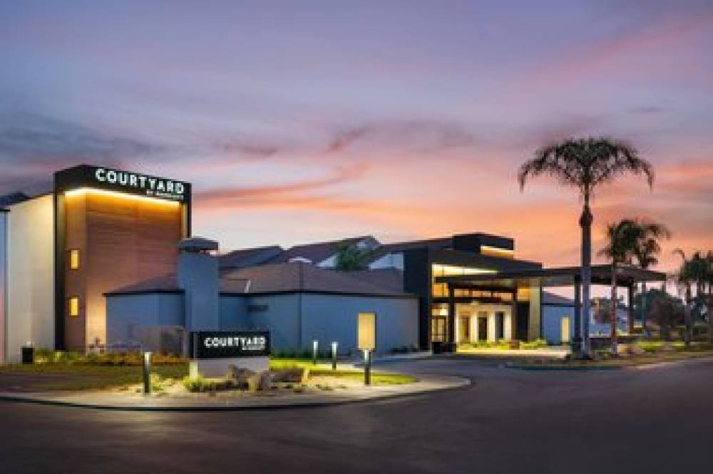 Courtyard By Marriott Fresno 2