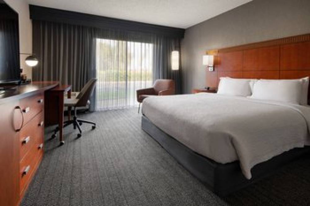 Courtyard By Marriott Fresno 10