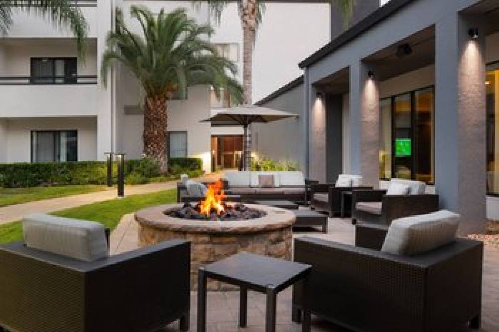 Courtyard By Marriott Fresno 3