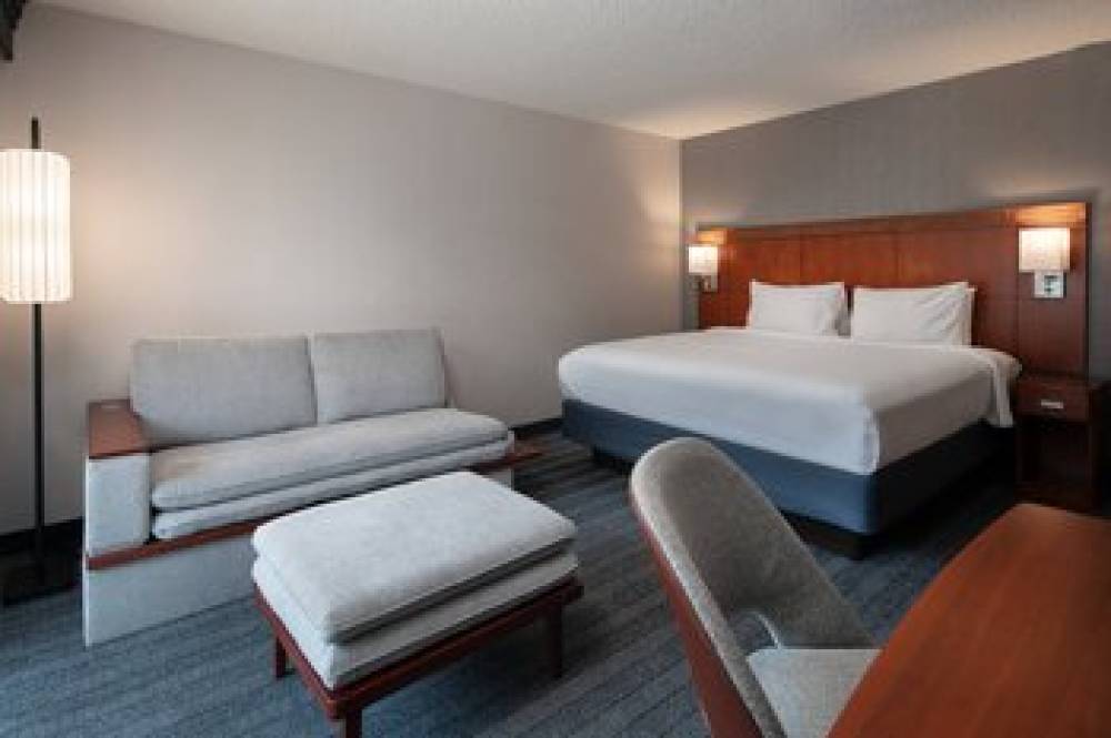 Courtyard By Marriott Fresno 9