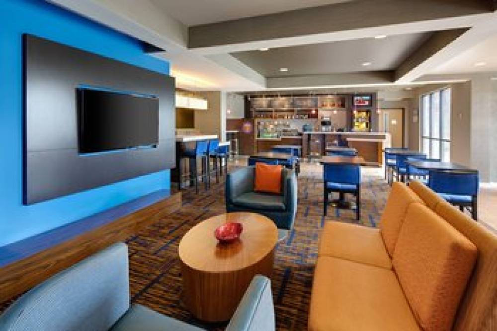 Courtyard By Marriott Grand Rapids Airport 5