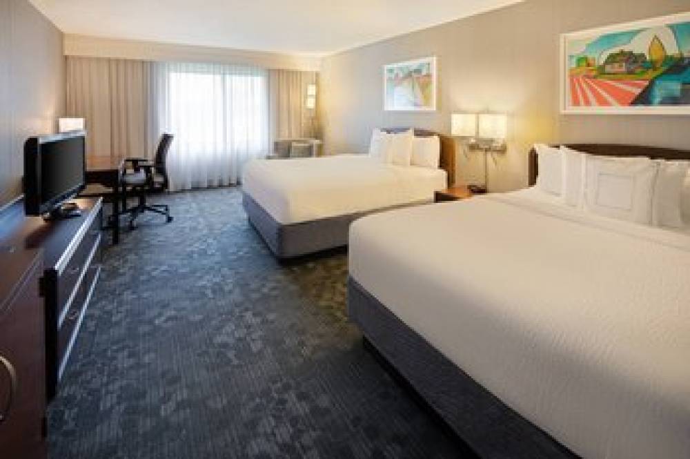 Courtyard By Marriott Grand Rapids Airport 6