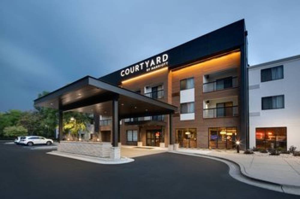 Courtyard By Marriott Grand Rapids Airport 2