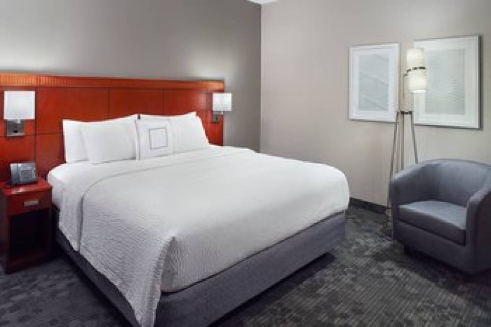 Courtyard By Marriott Greensboro 10