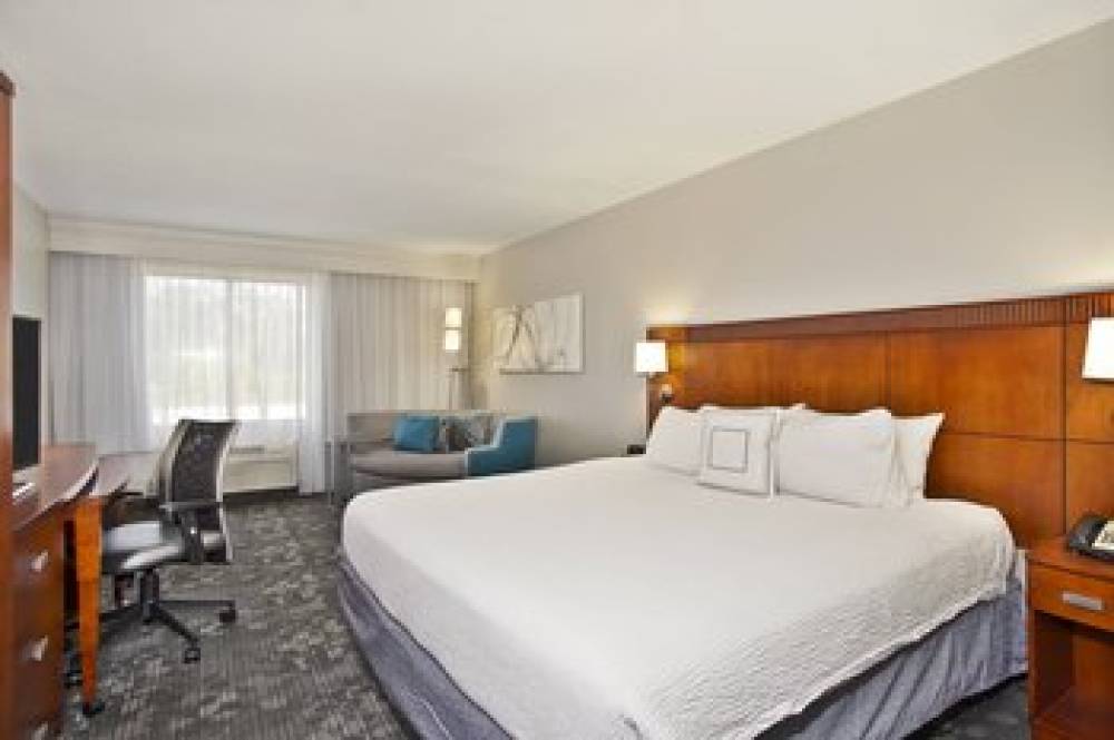 Courtyard By Marriott Gulfport Beachfront 6