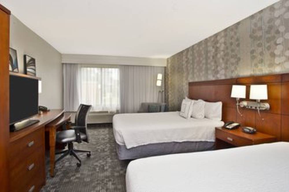 Courtyard By Marriott Gulfport Beachfront 9