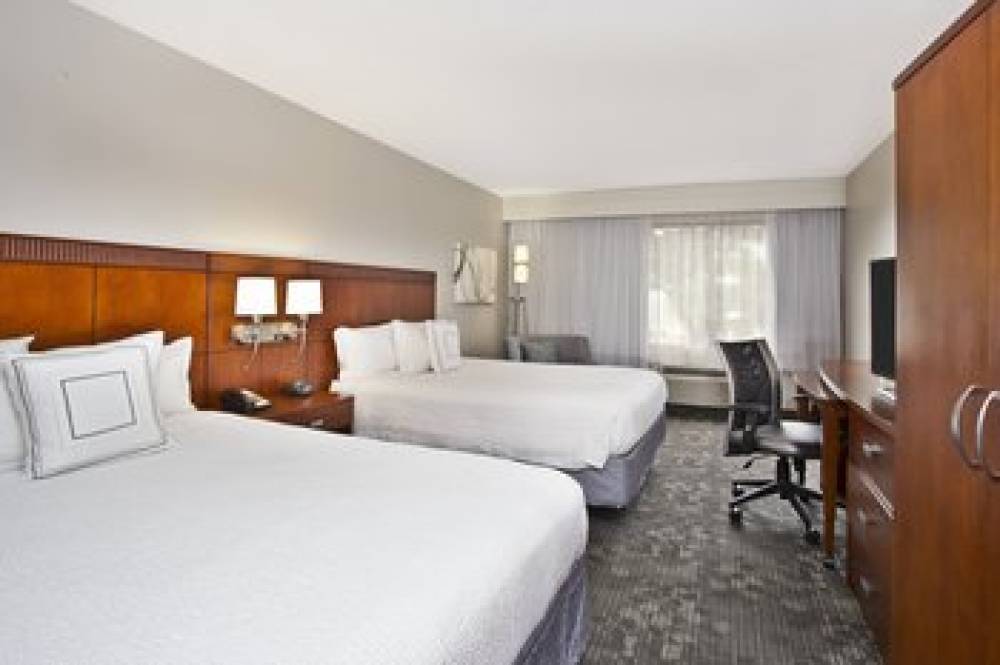 Courtyard By Marriott Gulfport Beachfront 4