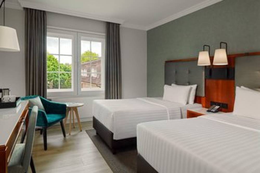 Courtyard By Marriott Hamburg Airport 5