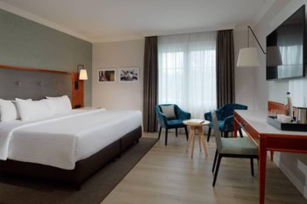 Courtyard By Marriott Hamburg Airport 8