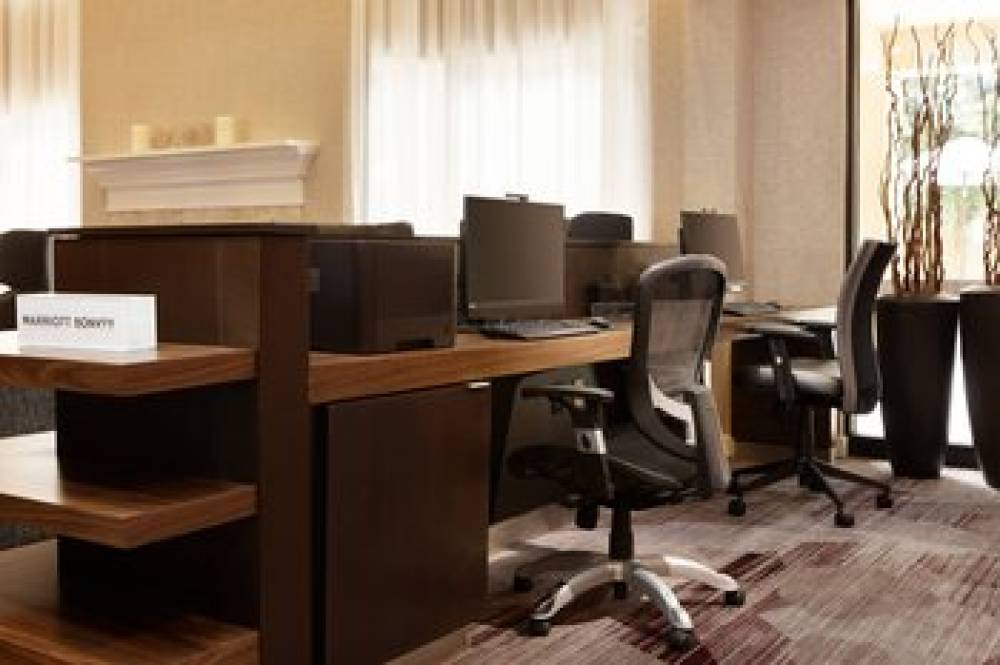 Courtyard By Marriott Harrisonburg 10